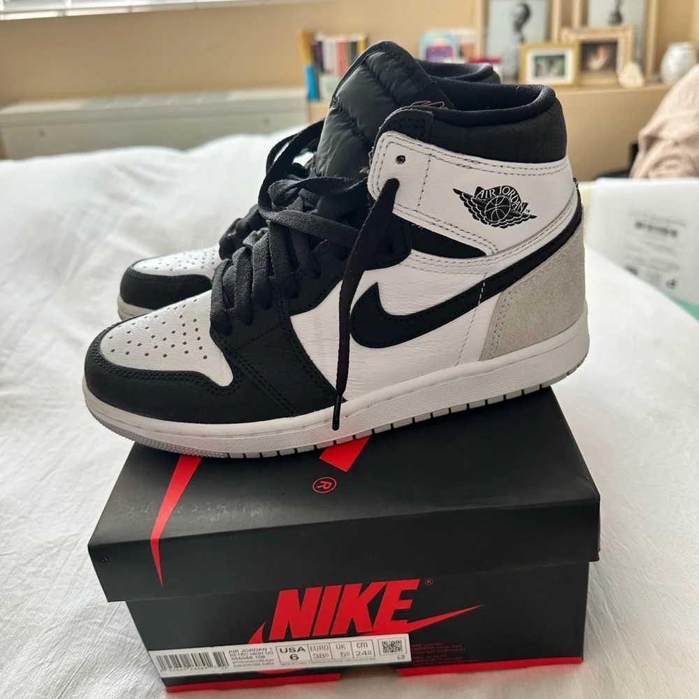 Nike Air Jordan 1 Retro High OG - Picture 6 of 9